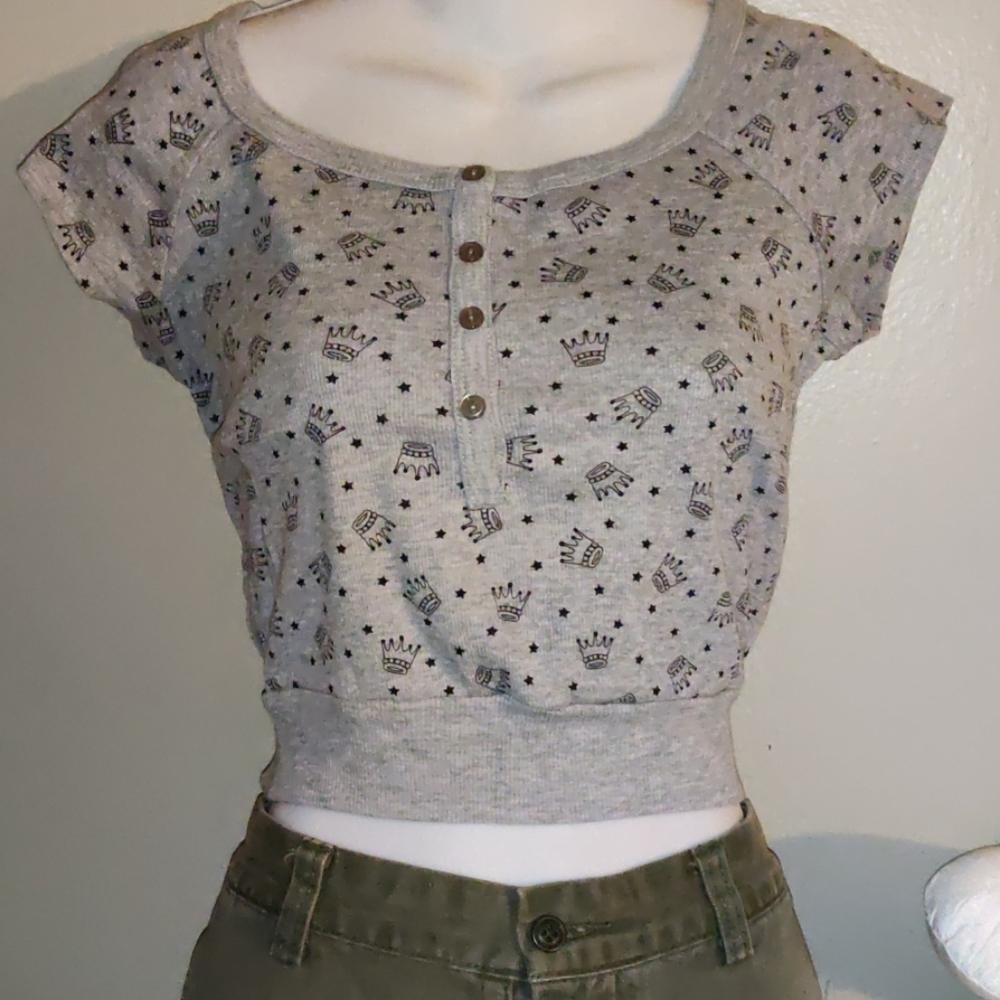 ALLOY Gray Crown Button Up Crop Top L Jrs